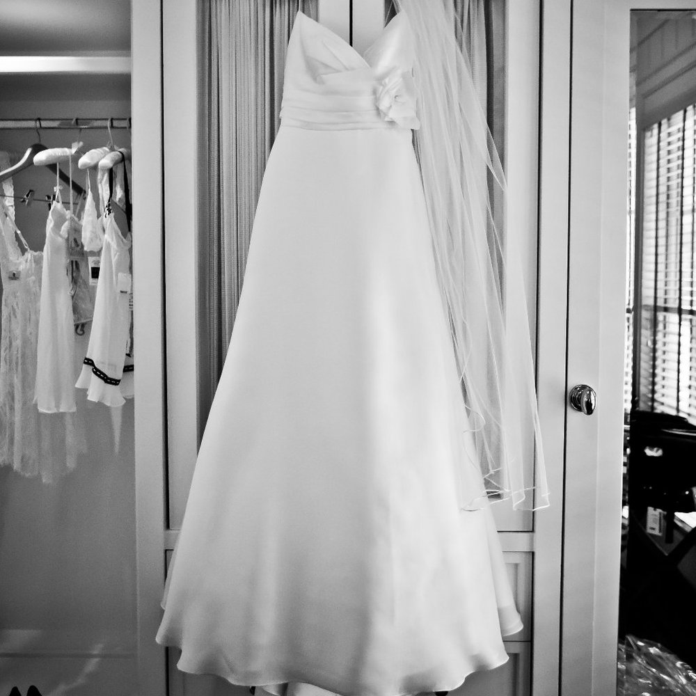 Gorgeous Designer Silk Judd Waddell Wedding Dress size 10, fits like a 6